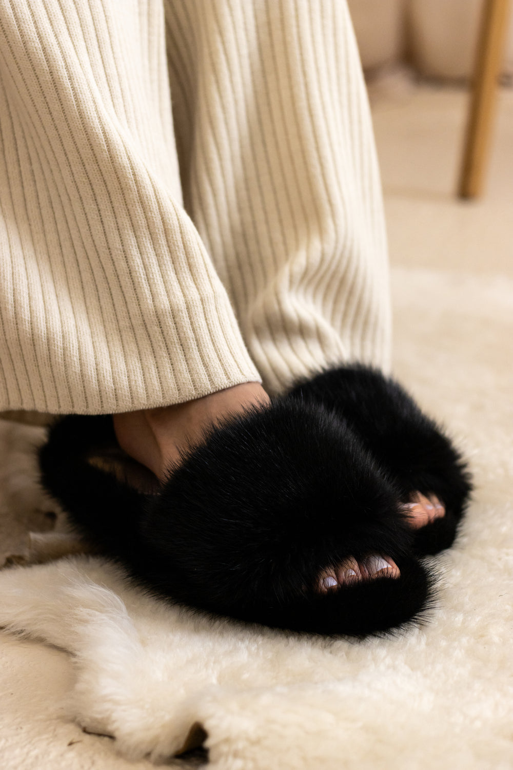 Musk beaver house slippers