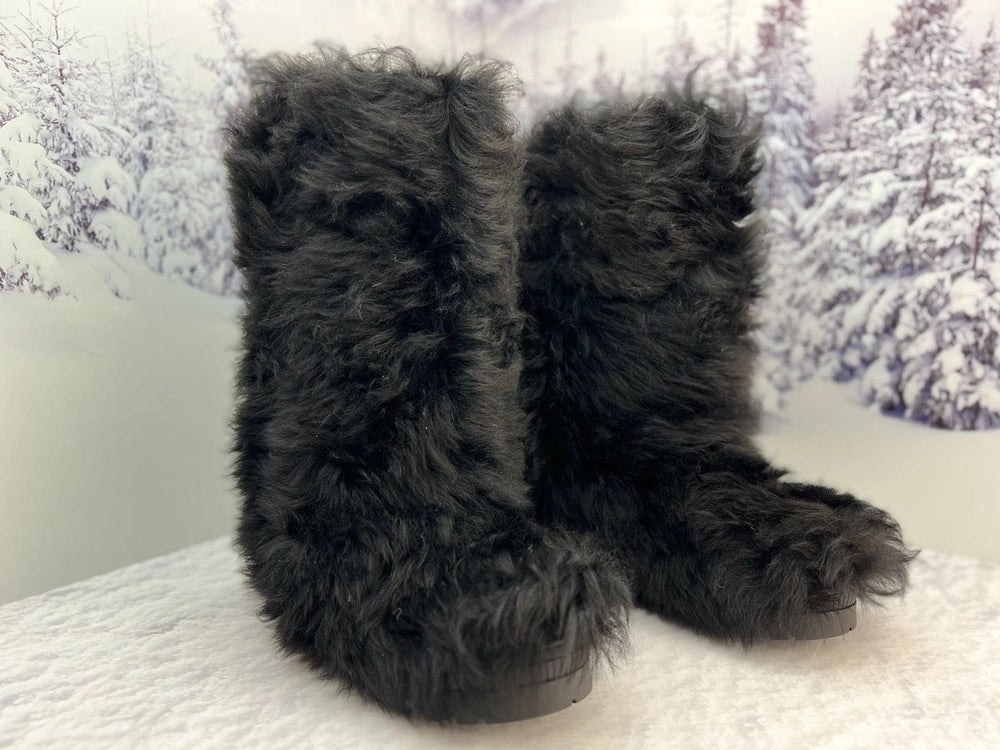 Black toscana fur boots