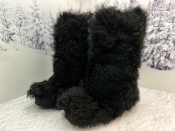 Black toscana fur boots